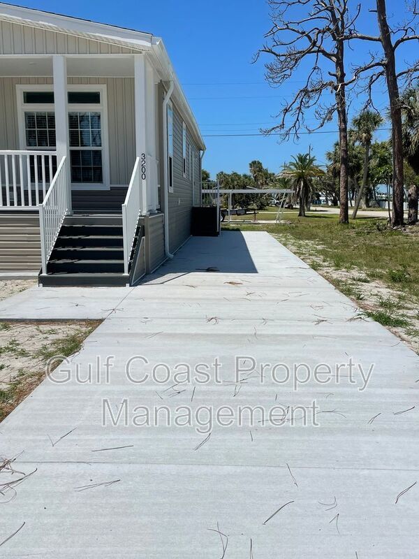 Photo - 3200 Holly Ave