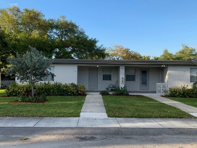 5819 Polk St Hollywood, FL 33021