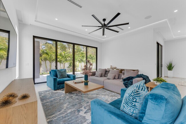 Photo - 239 NE 11th St