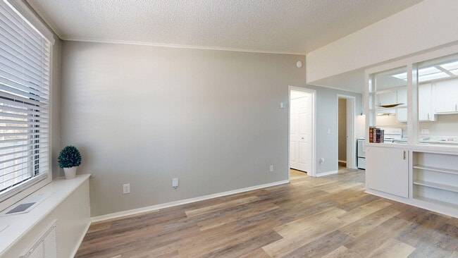 Canyon and Knox Landing Apartments
