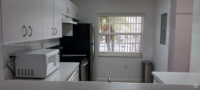 Building Photo - 14045 SW 121st Pl Rental