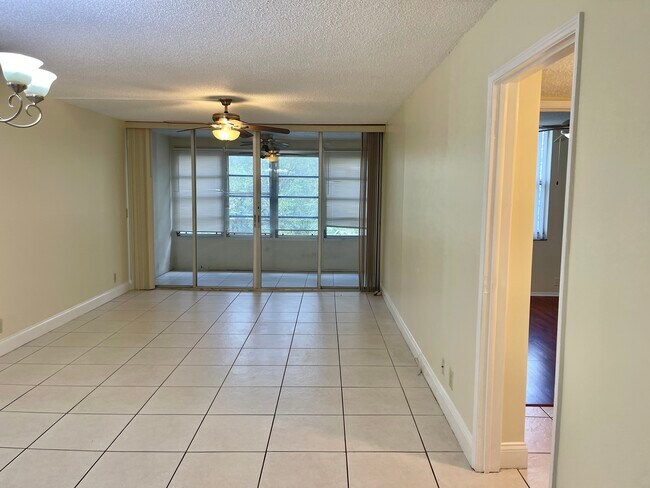 Photo - 9461 Evergreen Pl Unidad Evergreen