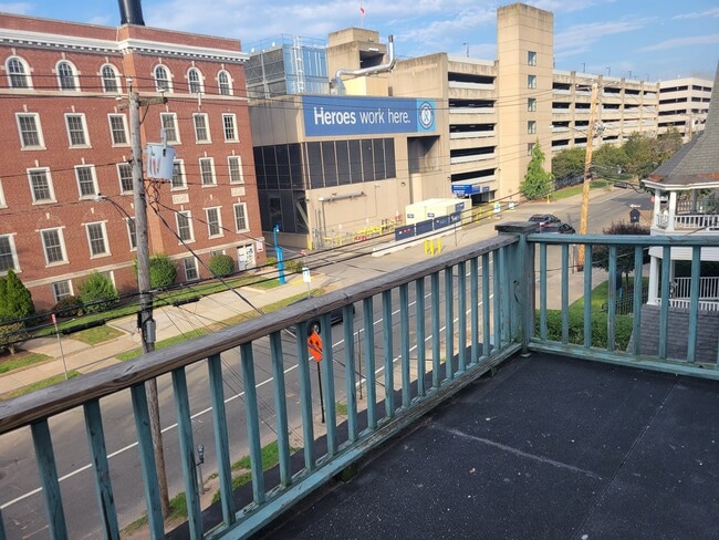 Photo - 652 George St Unit 3