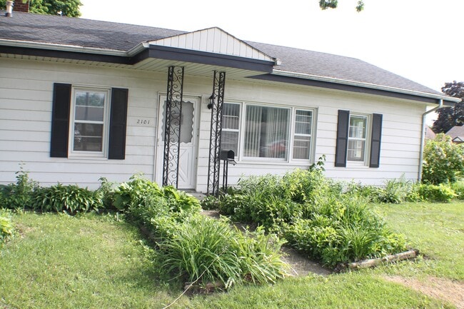 Photo - 2101 Eshcol Ave
