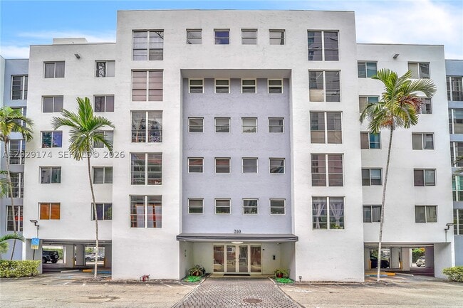 Building Photo - 210 SW 11th St Unit 209