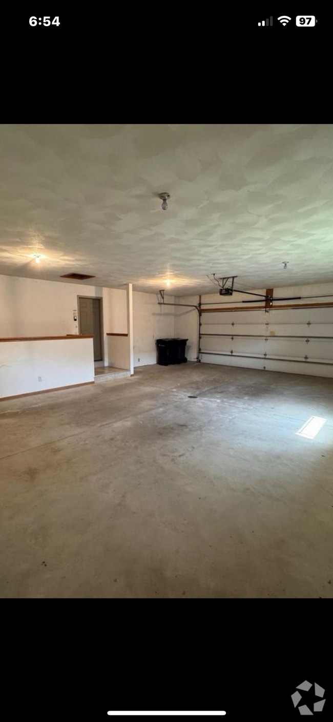 Building Photo - 4202 Greenbriar Dr Rental