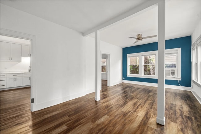 Living Room 1 - 4407 Stanford St Unit Montrose Classic