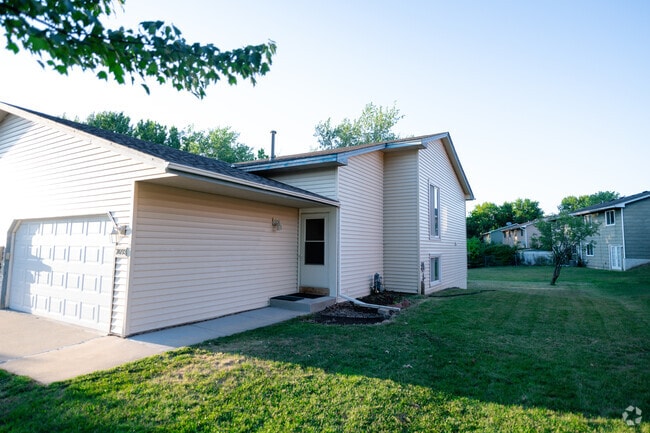 Building Photo - 7098 Upper 17th St N Rental