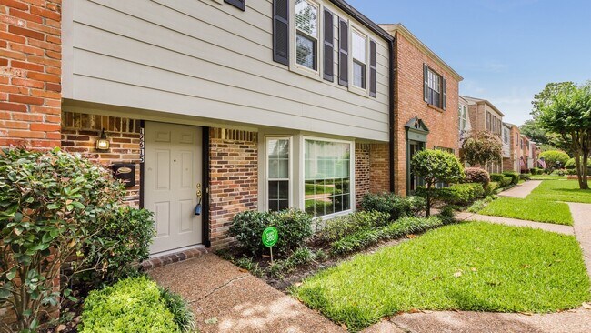 Photo - 12615 Huntingwick Dr