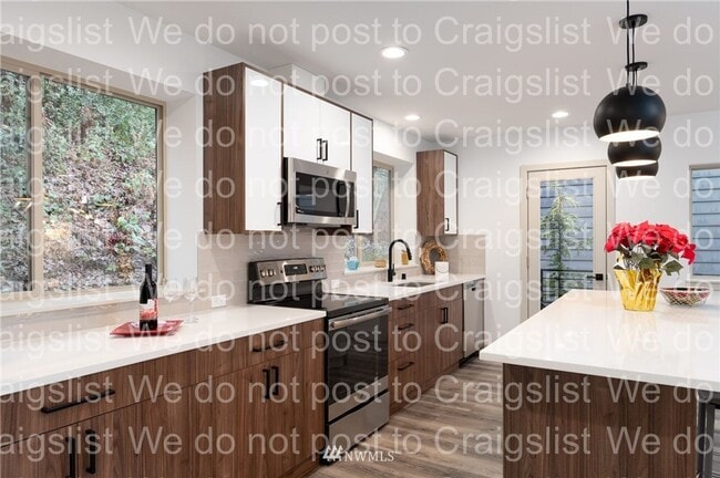 Photo - West Seattle - 3 Bedroom - 2.5 Bathroom w/...