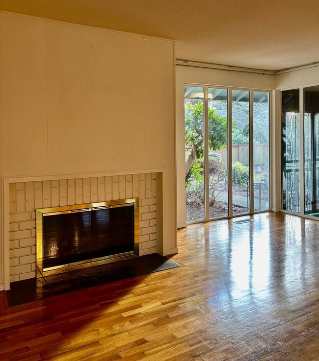 Photo - 3 Bed / 2.5 Bath Bellevue rambler $3,895/month