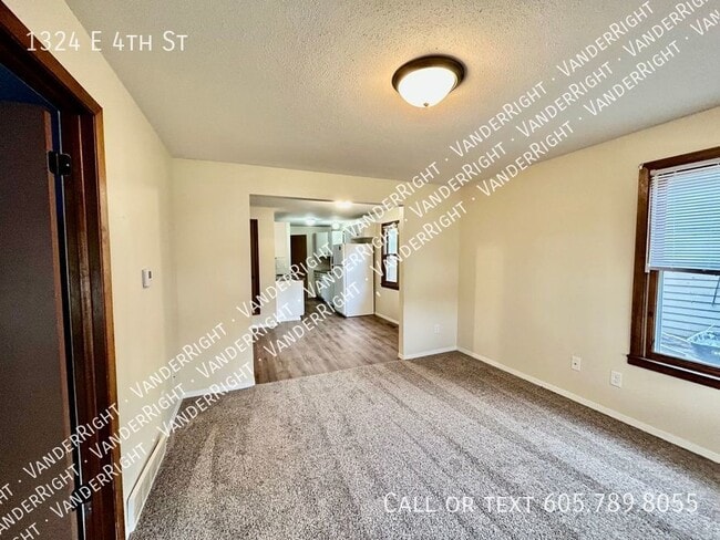 Photo - 1324 E 4th St