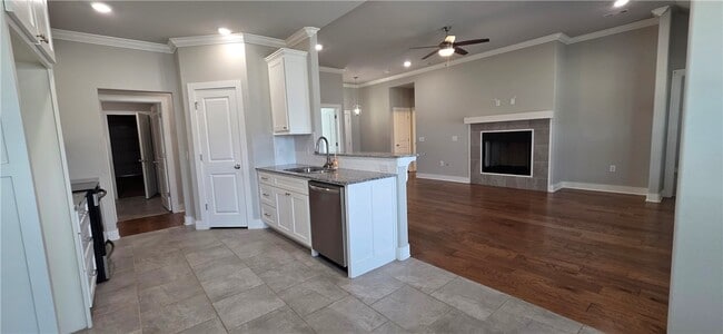 Photo - 995 Jameson St