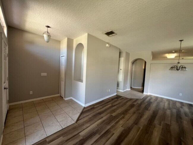 Photo - 4 bedroom 2 bath home Near UCF Lawn Servic...
