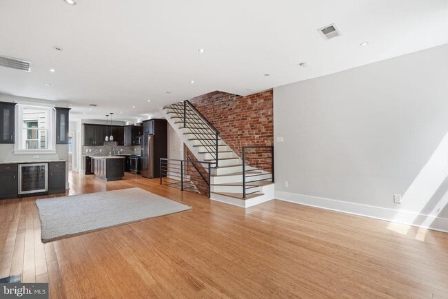 Building Photo - 2128 1st St NW Unit 2