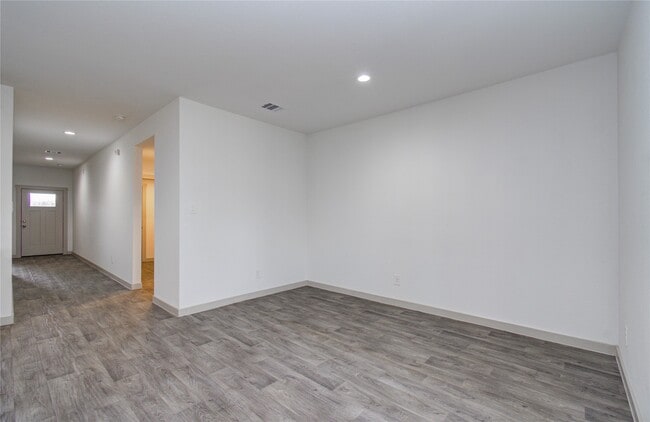 Building Photo - 10602 Great Basin Dr