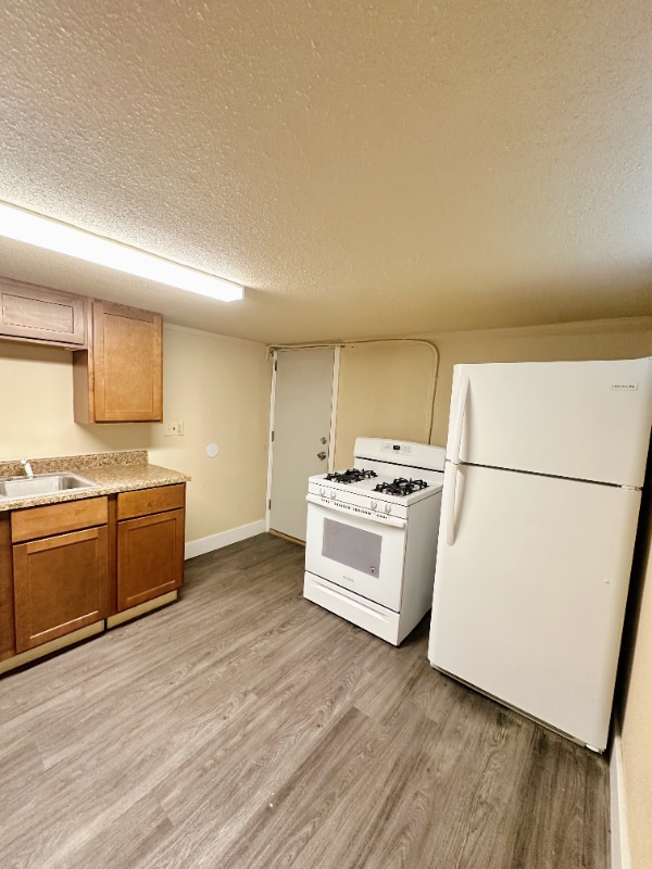 Photo - 748 Cook Ave