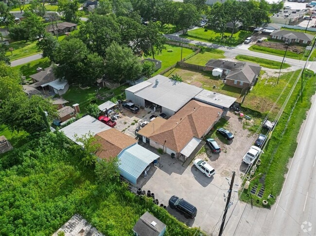 Building Photo - 13010 Cypress North Houston Rd Rental