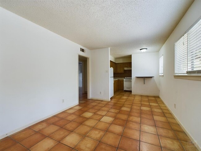 Photo - 803 W 28th St Unidad 107