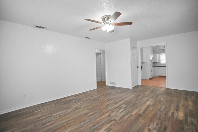 Photo - 1307 61st St