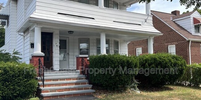 Photo - 18519 Shawnee Ave Unidad 1 Rental