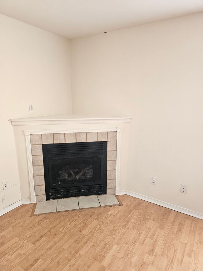 Photo - 2BD/1BA Duplex