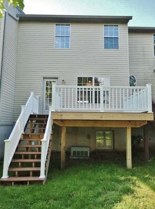 Photo - 3 Bed / 2 Bath Single Family Townhome