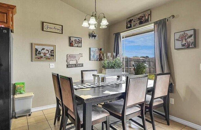 Photo - 1500 Sommerset Pl