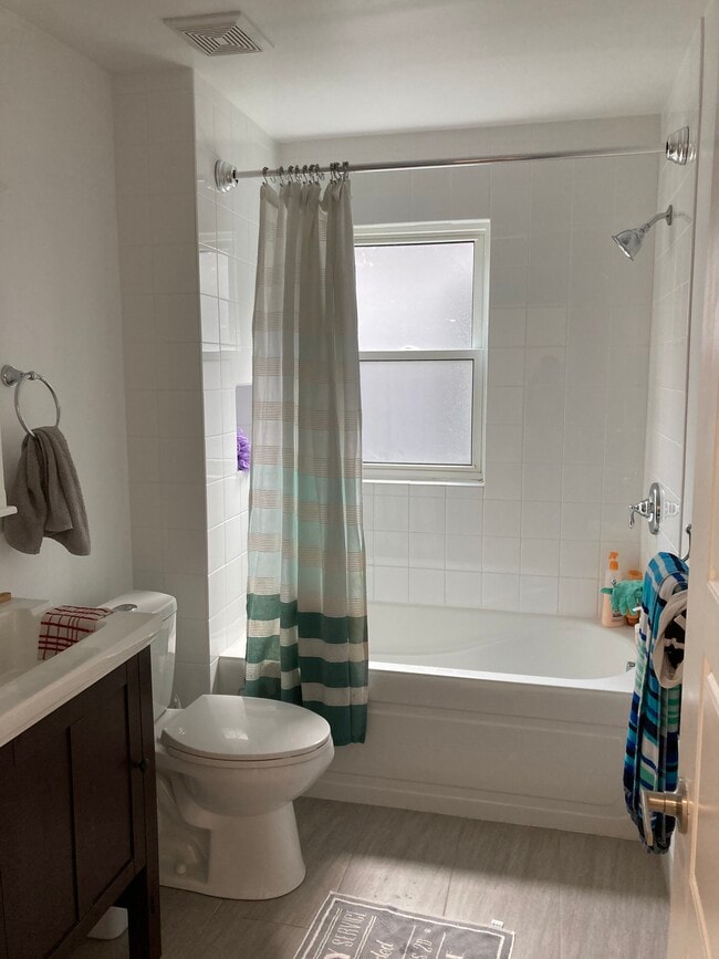 167 Silverthorn Av Unit 2
