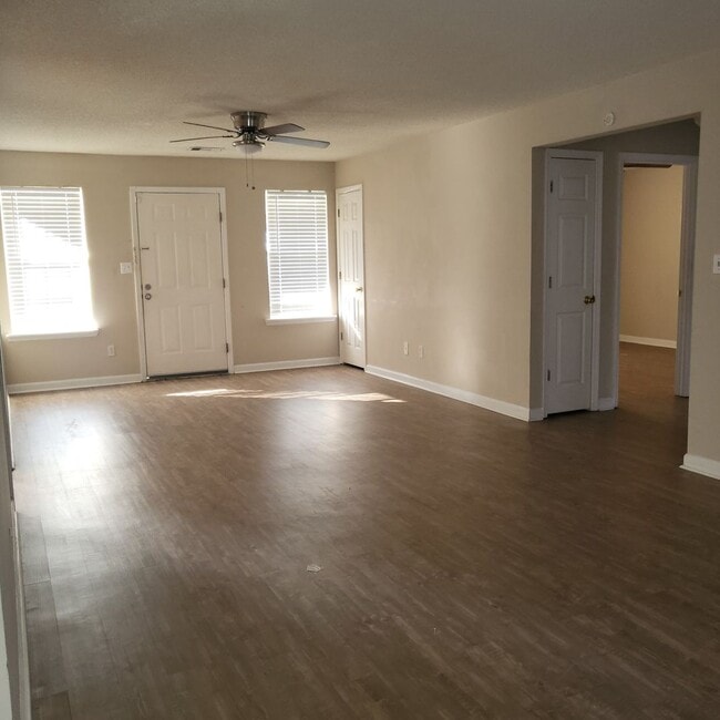 Photo - 707 Macey St