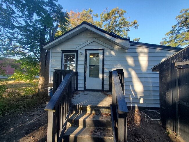 Photo - 2646 Reynolds St