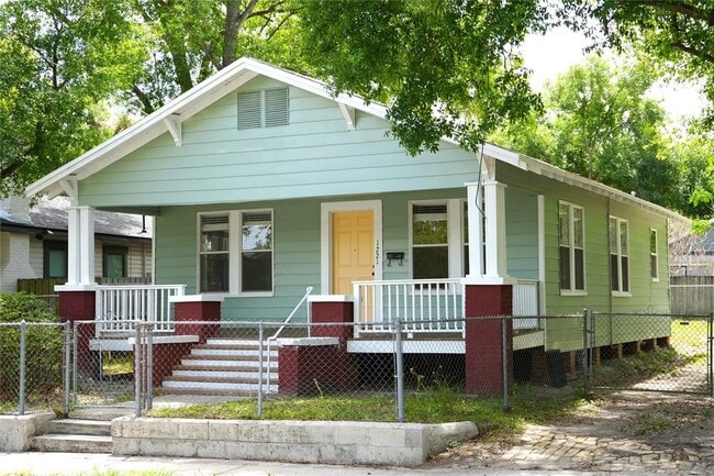 Building Photo - 1221 E Osborne Ave