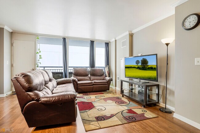 Photo - 620 Peachtree St NE Unidad APT 1604