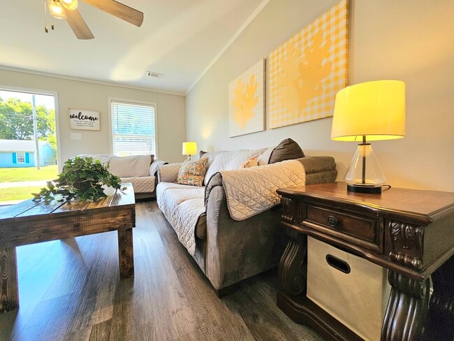 Reserve una estancia con nosotros y descubra por qué nuestros huéspedes nos valoran tan positivamente. - 1050 Shadow Ridge Ave