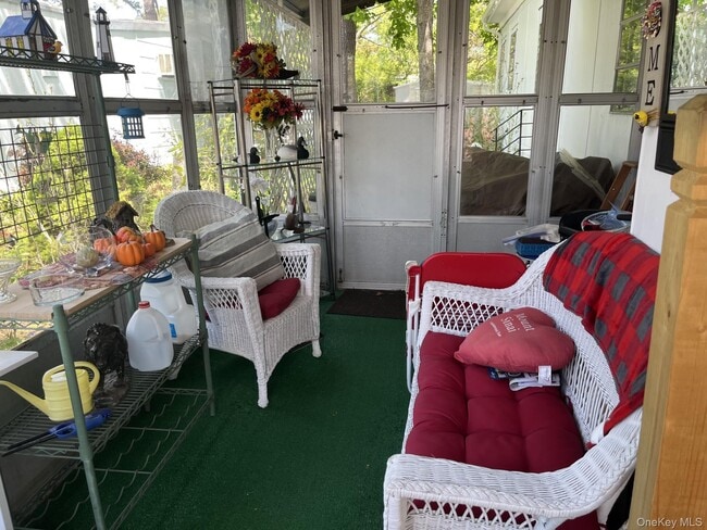 Photo - 525 Riverleigh Ave
