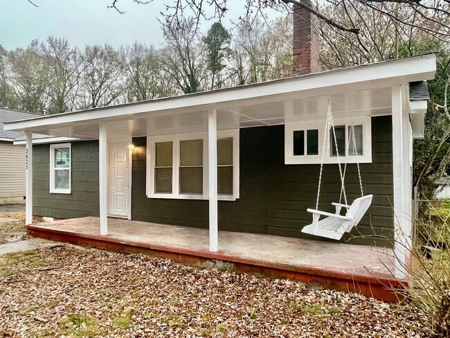 Building Photo - Welcome to this newly renovated, a charming 3-bedroom, 1-bathroom home located in the vibrant cit...