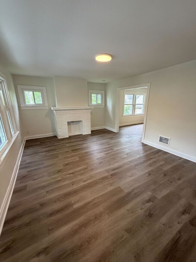 Photo - 1272 Kent St Unit 2