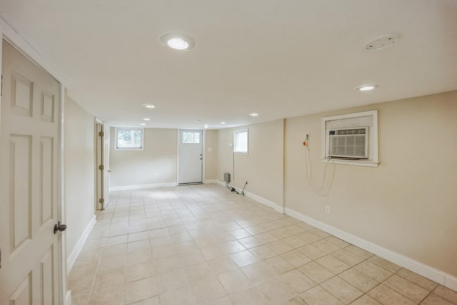 Photo - 740 River Rd