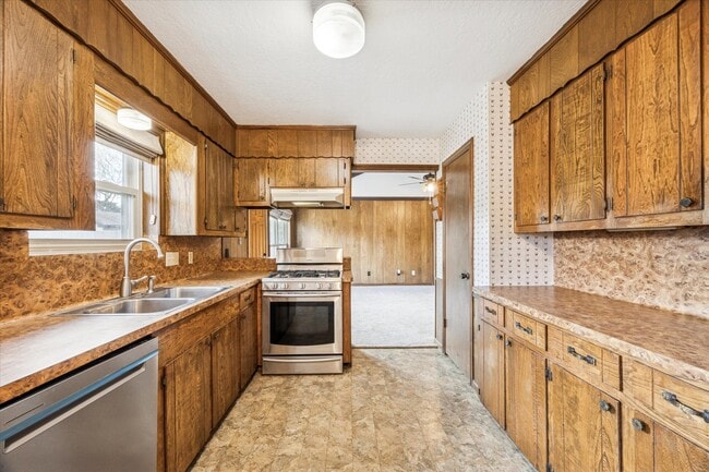 Photo - 1807 Parkcrest St