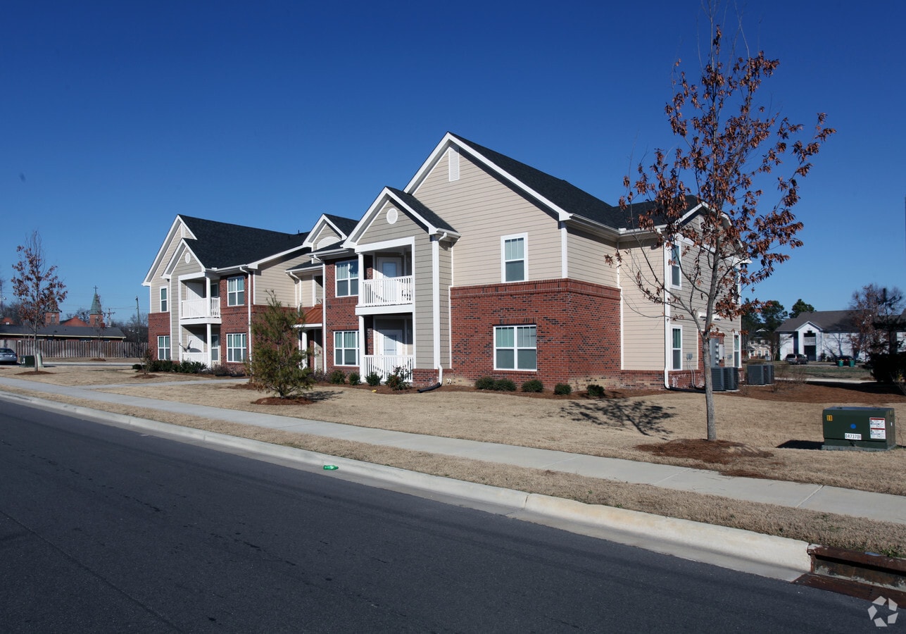 Exterior - Sycamore Park Apartments