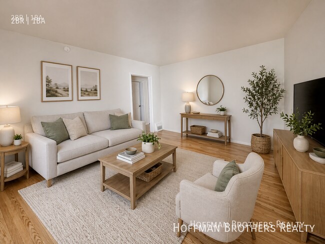 Building Photo - 902 Alandele Ave