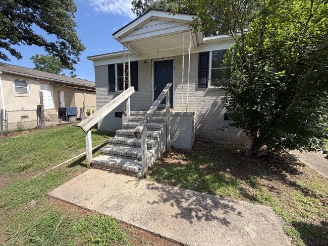 Photo - 932 Wainwright Ave