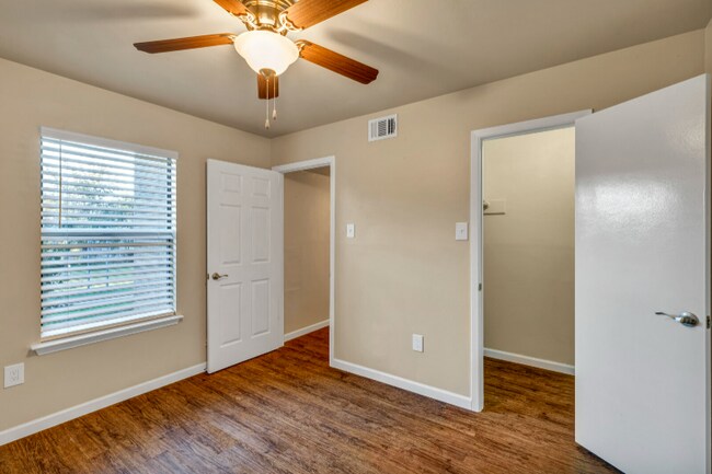 Photo - 525 Jones Ave