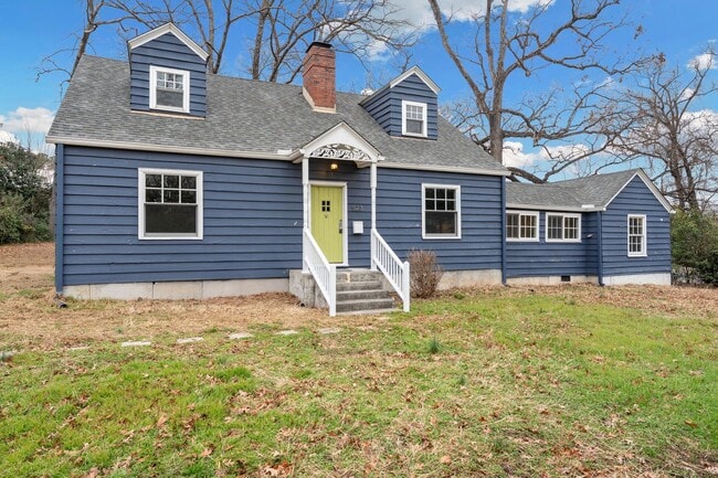 Building Photo - 3be/2ba Charming Cape Cod in Old North Durham