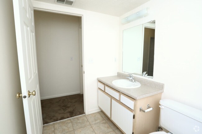 2BR - Main Bathroom
