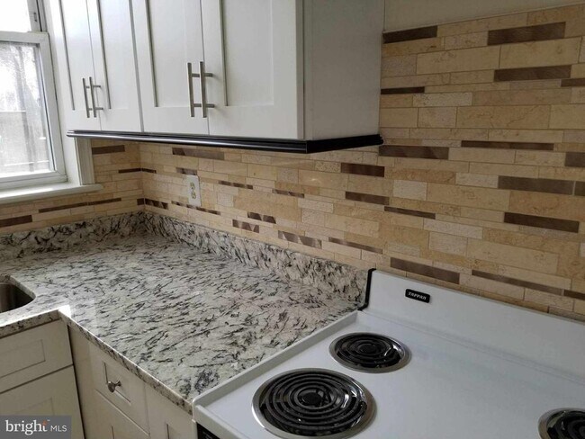 Photo - 1633 Marion St NW