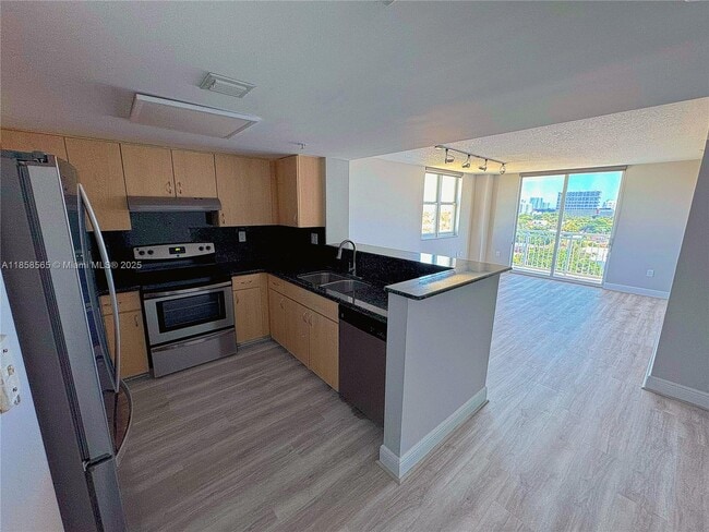 Building Photo - 3000 Coral Way Unit 816 Rental