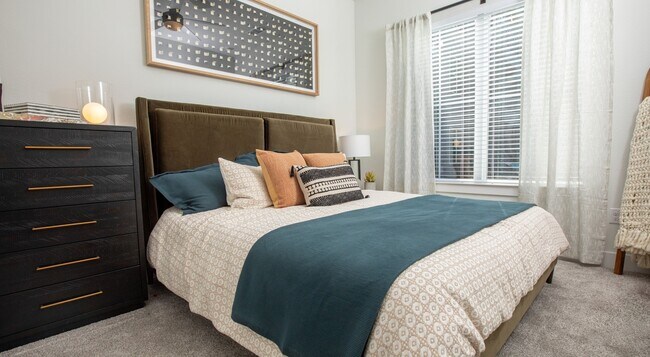 Photo - Luxe Living + $750 Gift Card Special! Unidad LTG