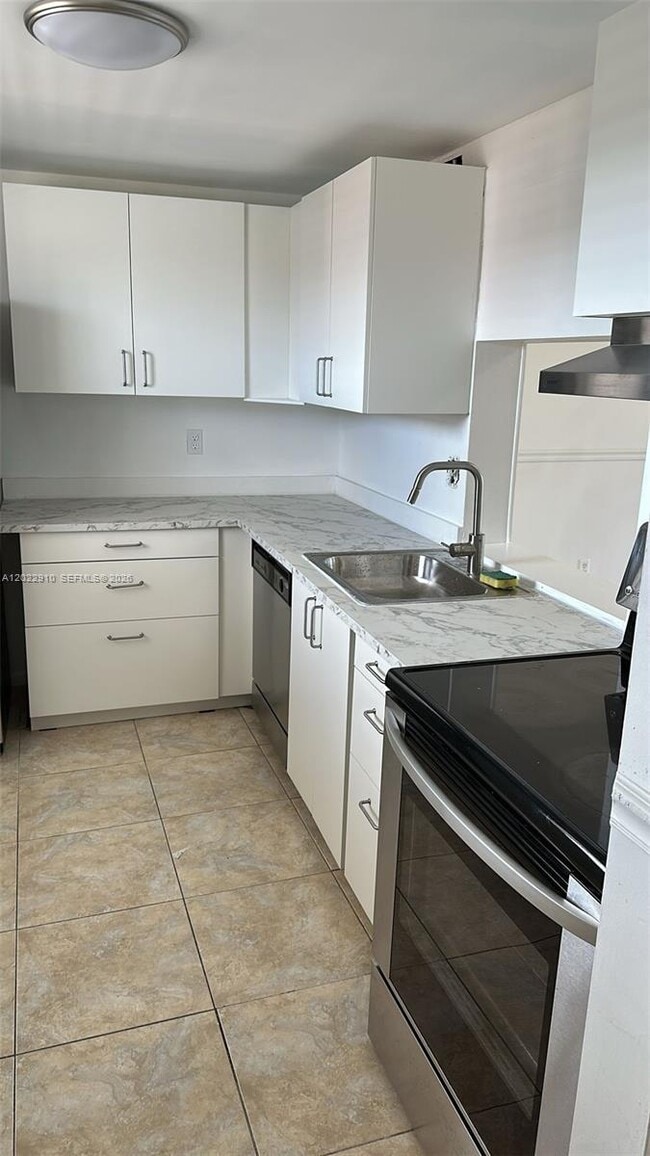 Building Photo - 2800 NW 56th Ave Unit B403