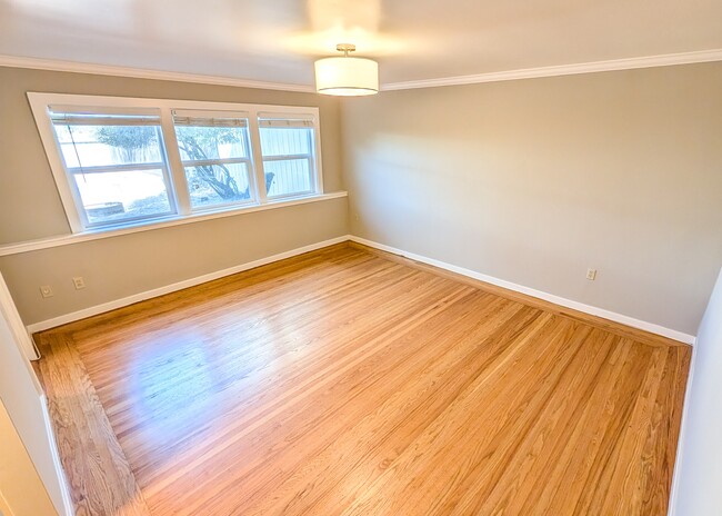 Photo - 847 28th Ave